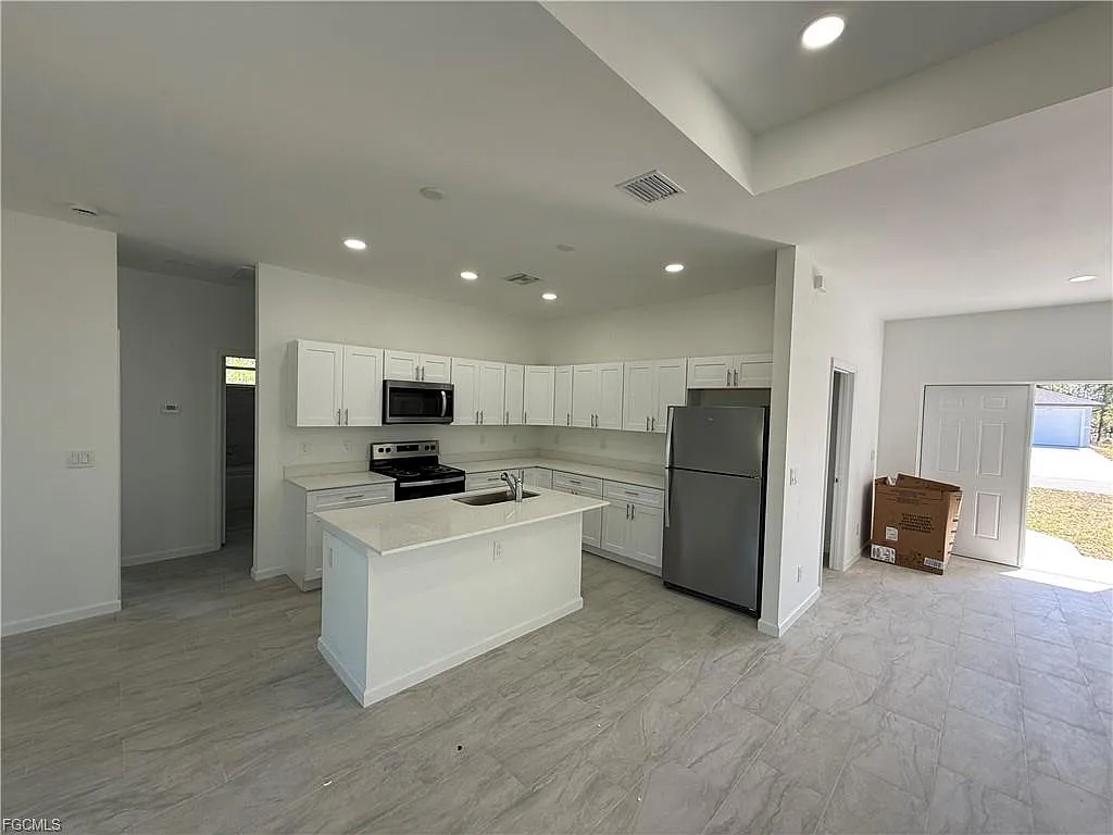 3 bed, 1600 sqft, $2,000 — Photo 4
