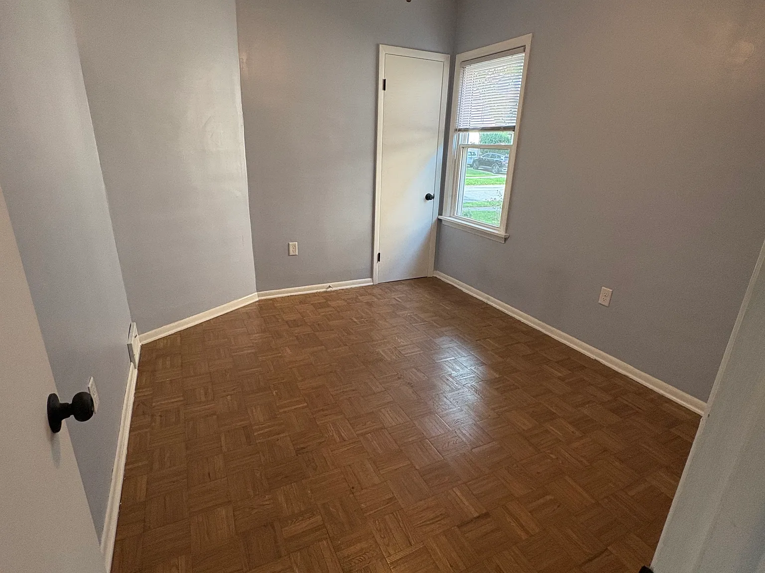 2 bed, 1000 sqft, $1,300 — Photo 2