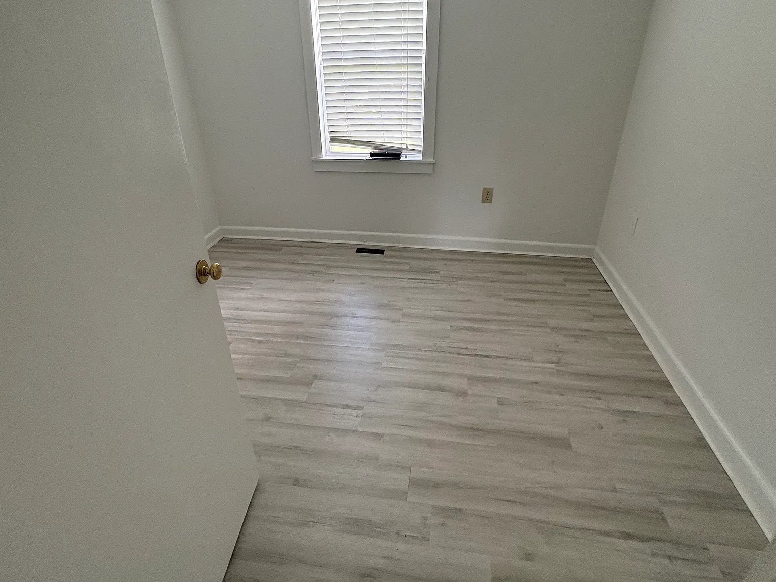 1016 Queen St — Photo 4