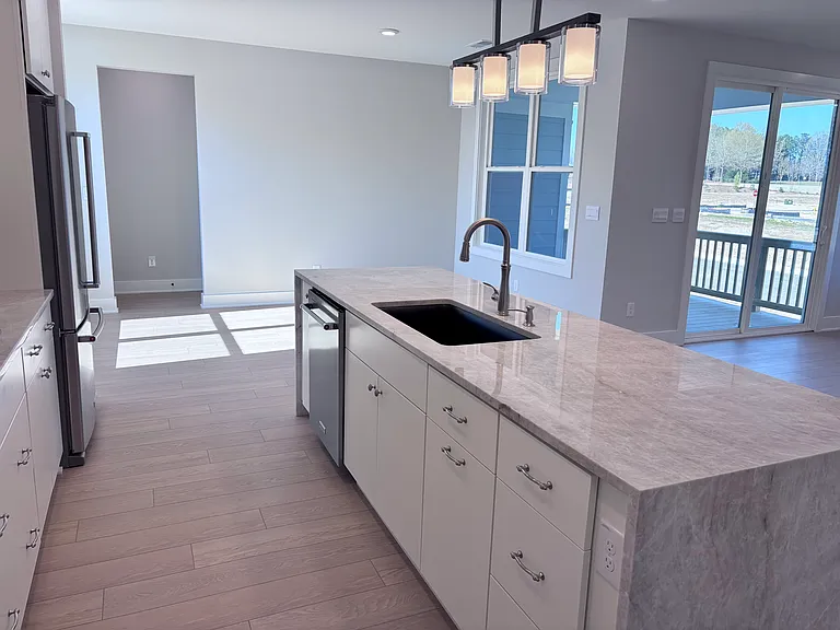 1353 Hurston Ln — Photo 11