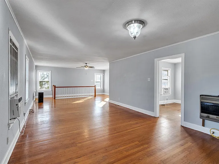 5019 Avenue M 1/2 — Photo 13