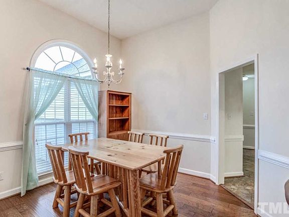 5th image of 102 Broad Oak Pl