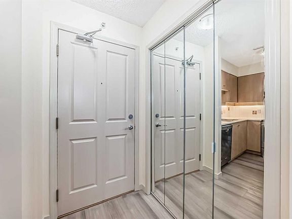 3rd image of 650 W 10th St SW #202