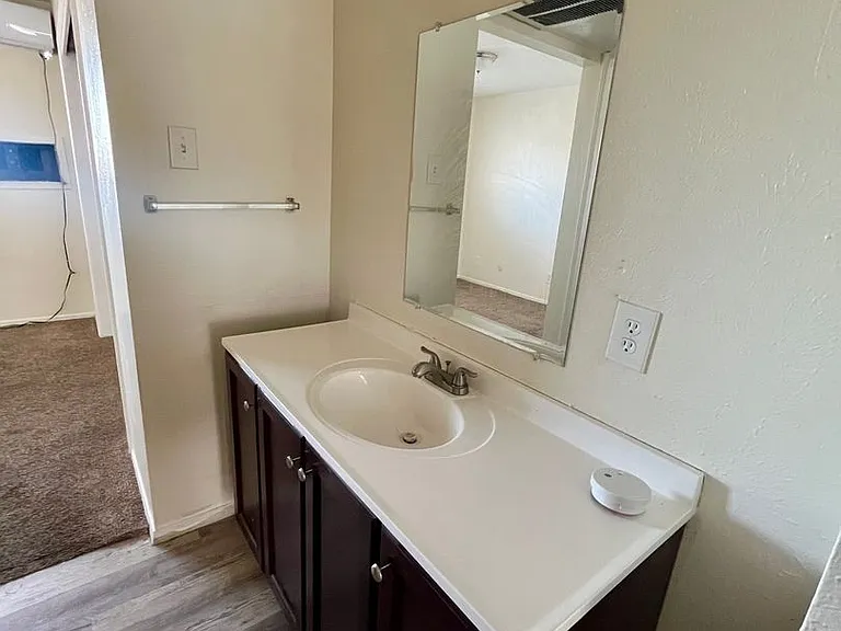 7301 Zuni Rd SE — Photo 2