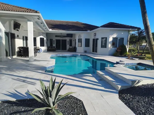 15802 SW 15th St, Davie, FL 33326