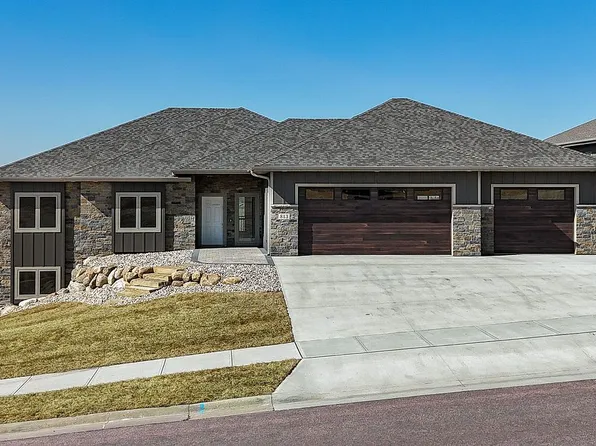 813 N Sioux Blvd, Brandon, SD 57005