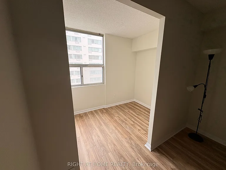 380 King St #903 — Photo 10