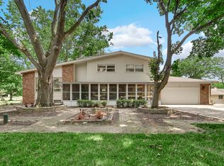205 Sharon Dr, Dundee, IL 60118