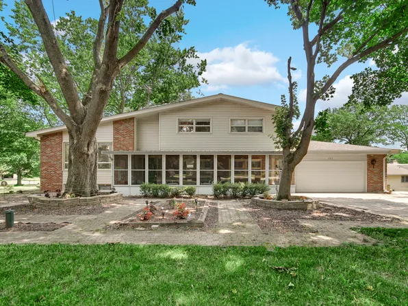 205 Sharon Dr, Dundee, IL 60118