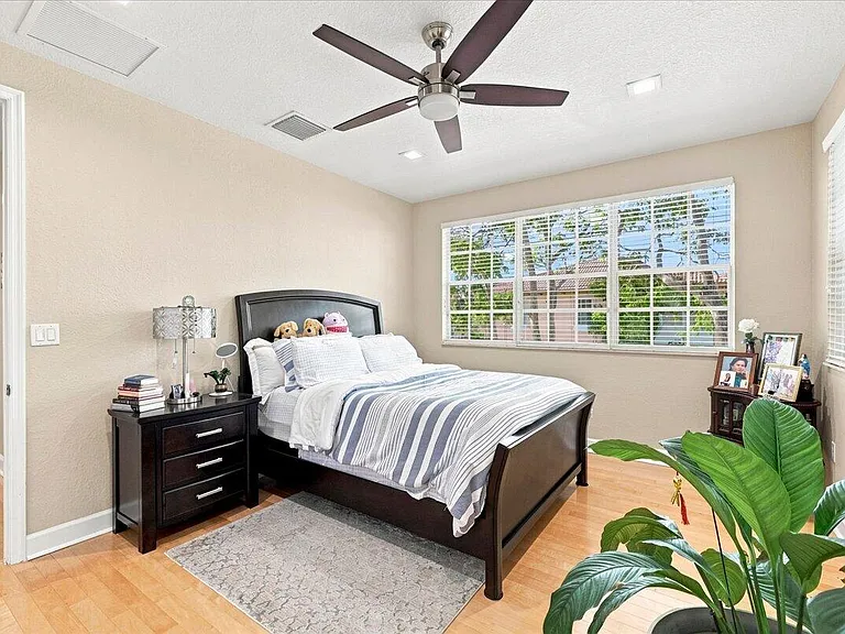 701 SW 147th Ave — Photo 15
