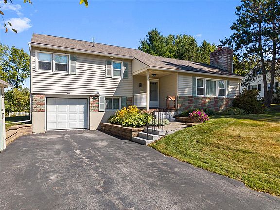 2nd image of 30 Birchwood Boulevard