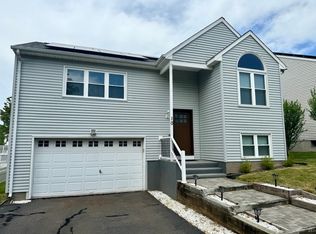 10 Alicia Ln, Middletown, CT 06457