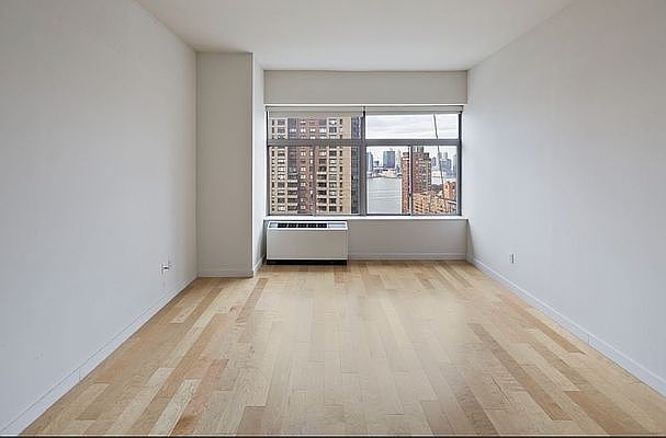 1st image of 90 Washington St APT 7S