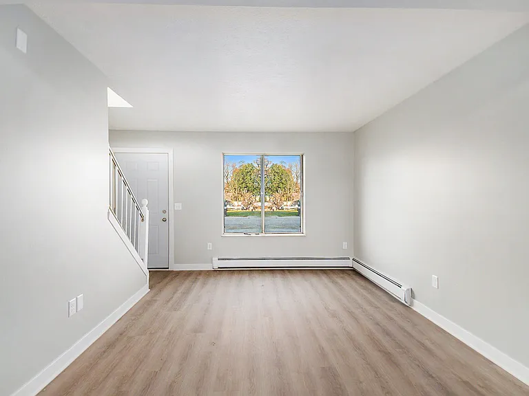 315 Smith St #5 — Photo 4