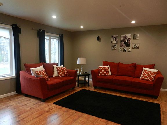 3rd image of 281 Warner Dr