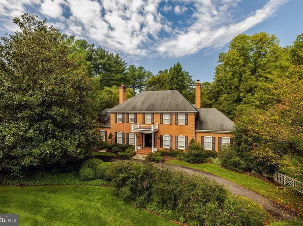 216 River Park Dr, Great Falls, VA 22066