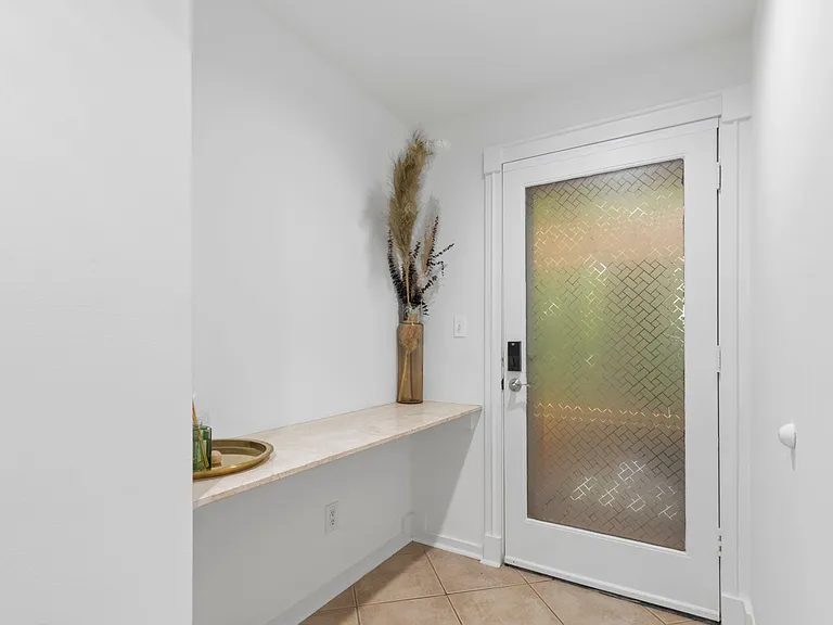 25033 Molokai Dr — Photo 11