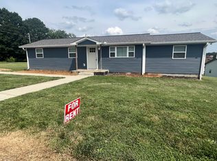 304 N Commerce St, Adams, TN 37010