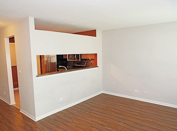 3rd image of 1125 Talbots Ln #1125