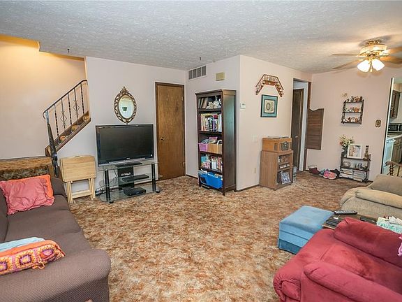 3rd image of 13874 Oakbrook Dr