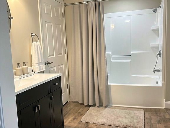 5th image of 112 E Main St #1