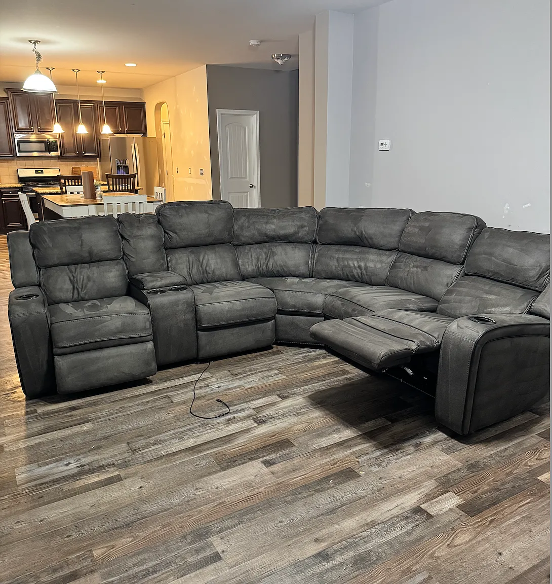4 bed, 2.5 bath, 2400 sqft, $850 — Photo 3