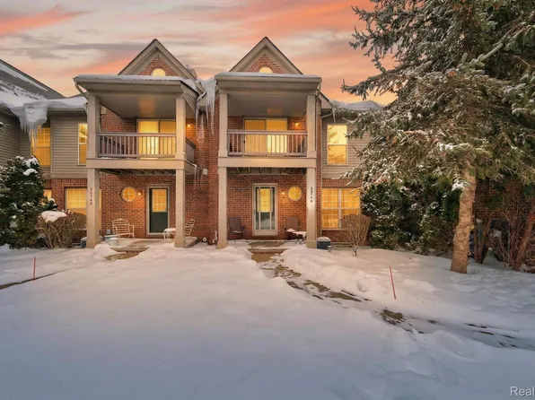 28746 Yarmouth Ct, Chesterfield, MI 48047