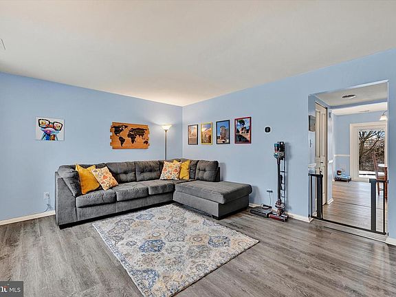 2nd image of 2642 Pearwood Rd