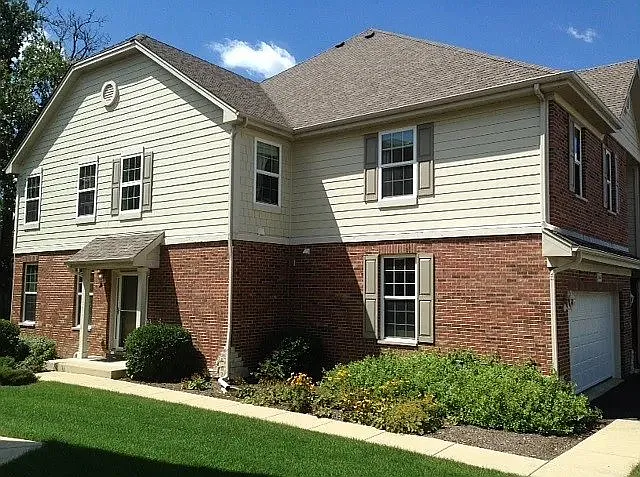 10S447 Carrington Cir — Photo 2