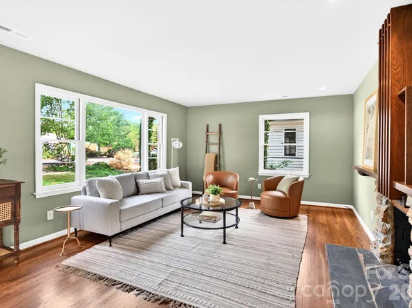 4 Baird Ln, Asheville, NC 28804