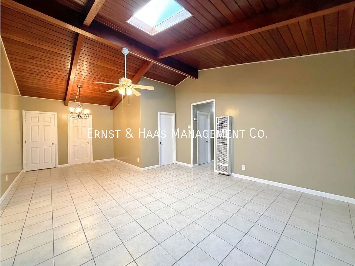 Lovely 3-Bedroom, 1-Bathroom Apartment Home with Open-Beam Ceilings! — Photo 2