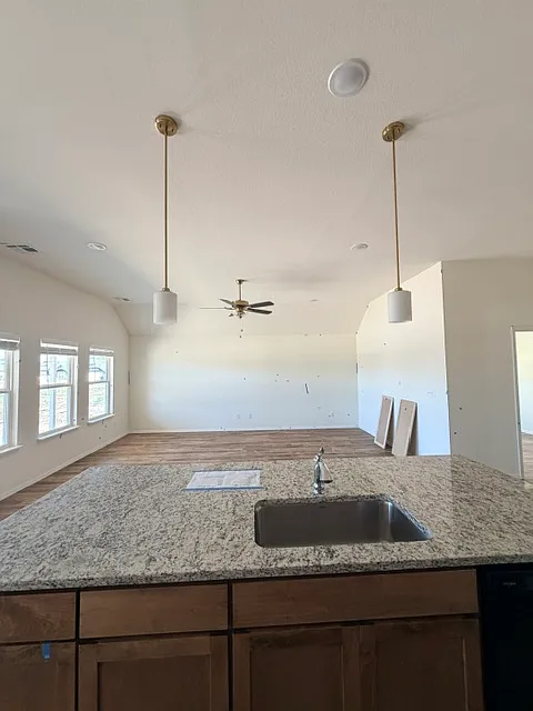 5 bed, 2200 sqft, $2,950 — Photo 3