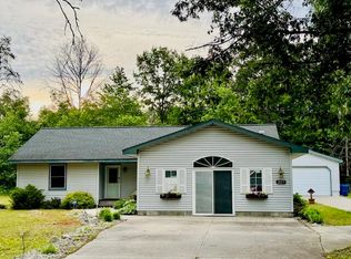 221 Whitebirch Dr, Houghton Lake, MI 48629