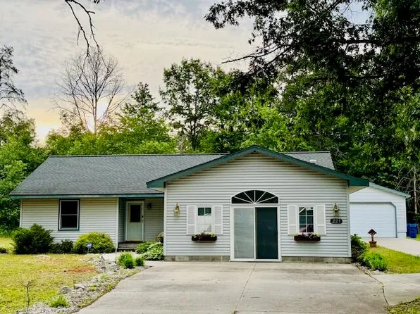 221 Whitebirch Dr, Houghton Lake, MI 48629
