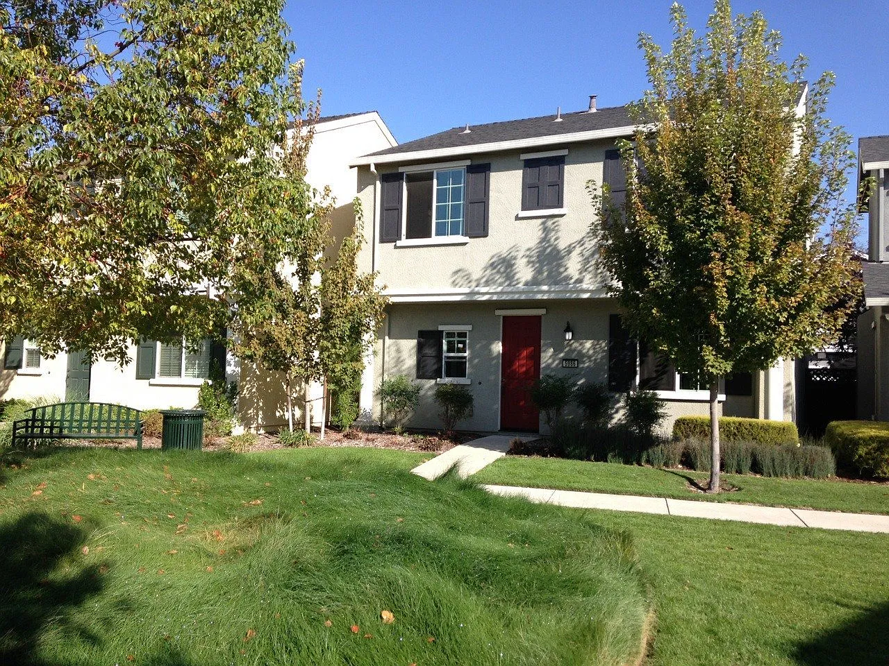 Charming, spacious 2 story home in Camden Place in Citrus Heights — Photo 2