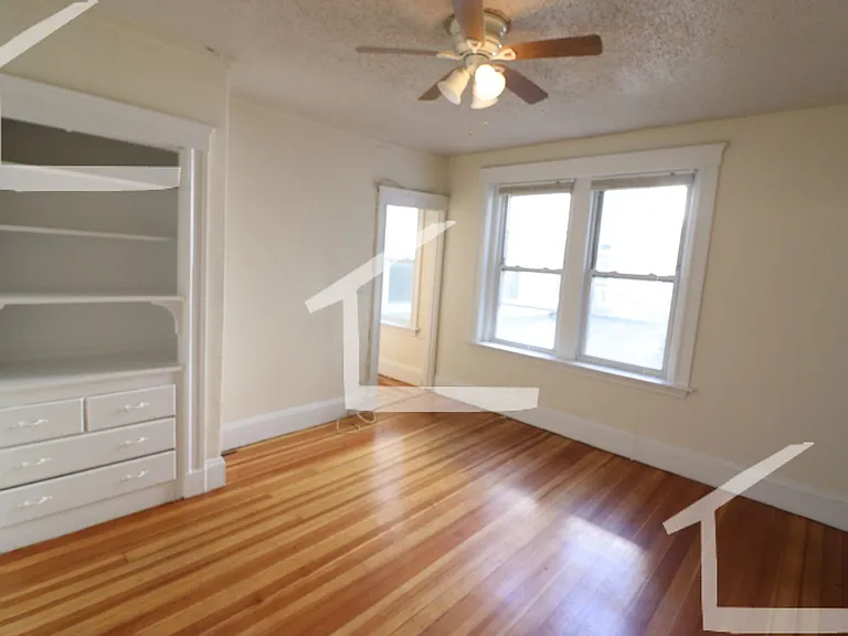 6 Barrows St #4 — Photo 4