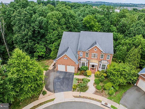 3rd image of 106 Calvary Ct SE