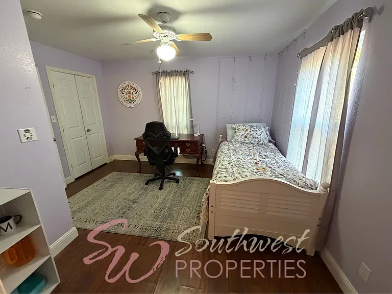 979 W Pecan St — Photo 16