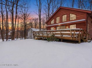 13 Sheffick Dr, Gouldsboro, PA 18424