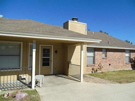 3rd image of 712 Paintbrush Dr
