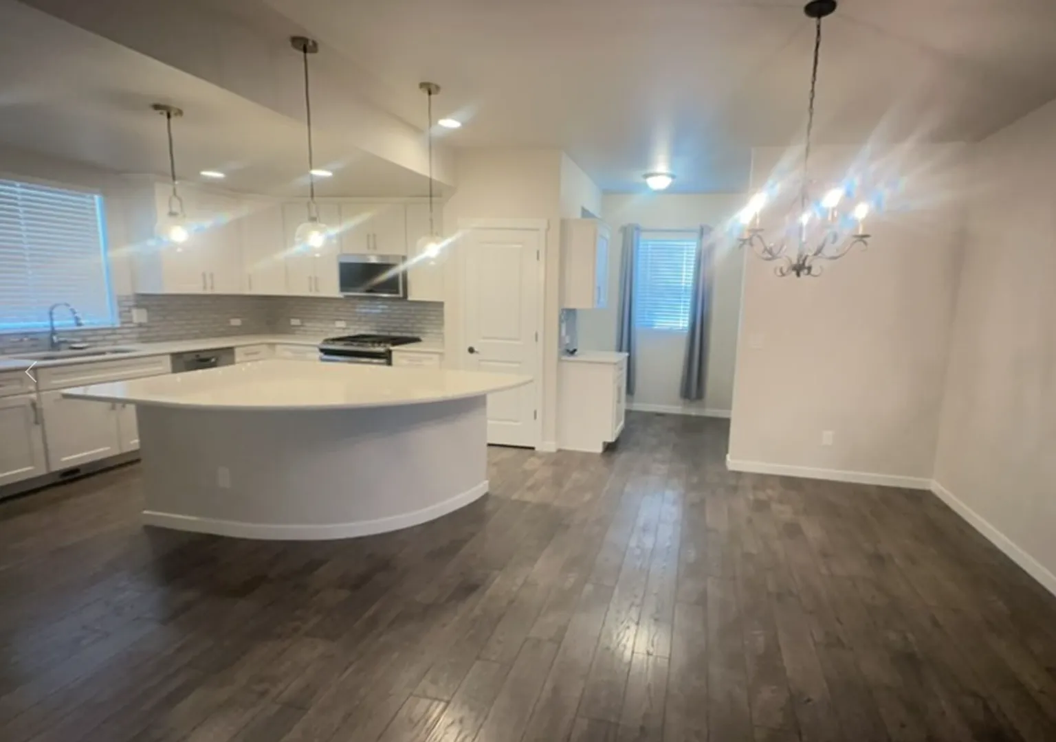 Beautiful Townhome with Fenced Yard! — Photo 3