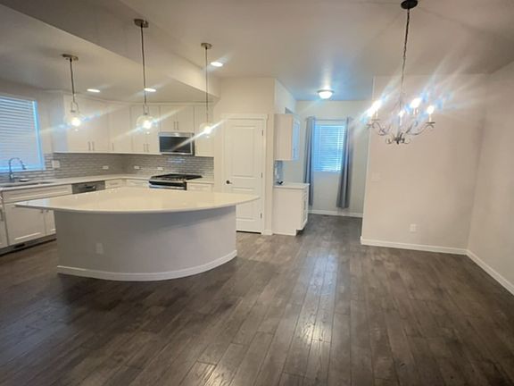 3rd image of 6581 Cheyenne Autumn Way