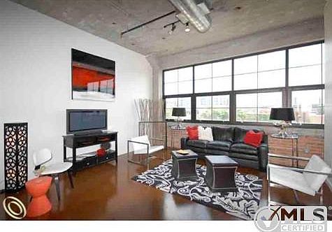 312Living Rm.JPG