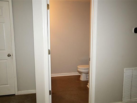 5th image of 40 Cleves Way