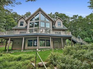 117 Kara Ln, Shohola, PA 18458