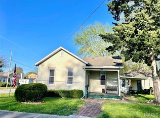 1012 N Madison St, Litchfield, IL 62056