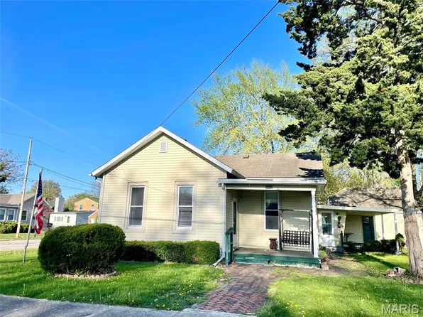 1012 N Madison St, Litchfield, IL 62056