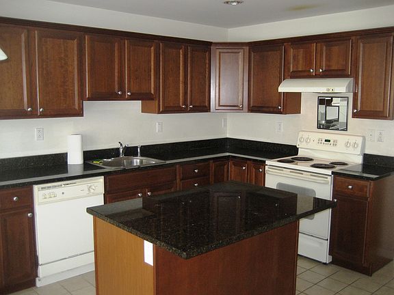 2nd image of 9 Harbor Pointe Dr