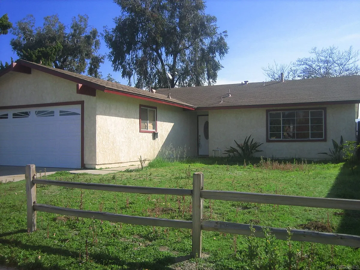 Building Photo - 13153 Avenida Grande