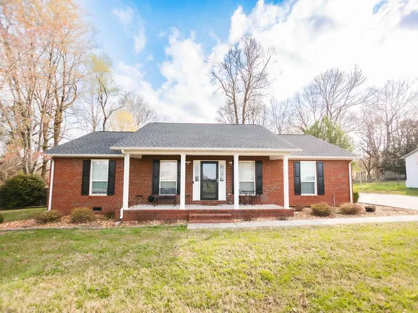 143 Old Qualls Rd, Cookeville, TN 38506